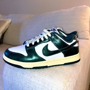 Nike Women's Sneakers - Green and White